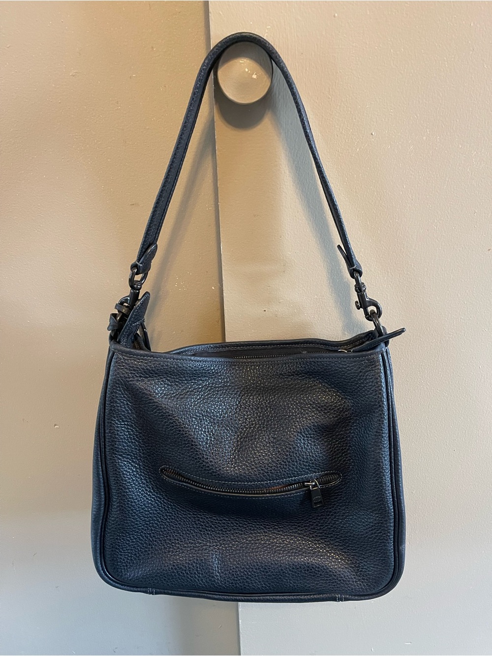 Authentic coach black leather shoulder bag 13x11